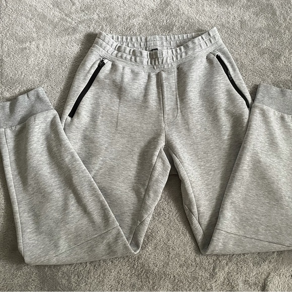 Sweatpants with zippered pockets - Picture 5 of 7